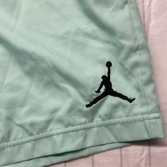 Jordan boys Light Green Athletic Shorts,JUMPMAN WOVEN PLAY SHORT size Medium - Picture 2 of 12